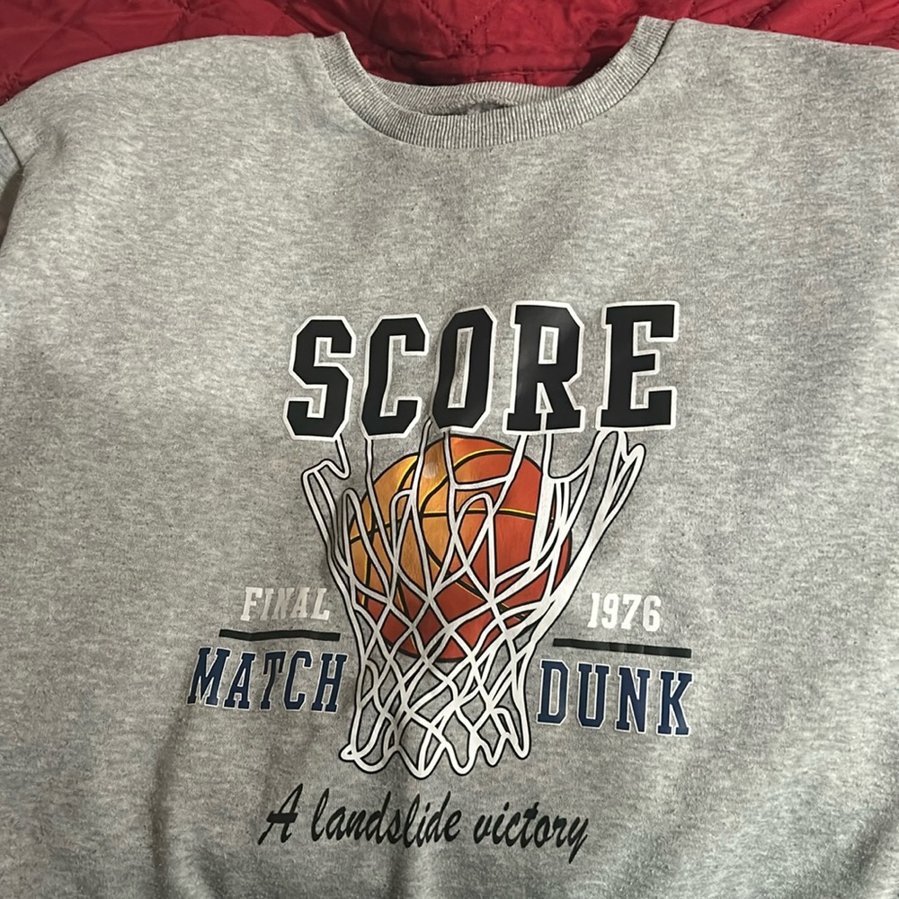 Women’s crew neck.